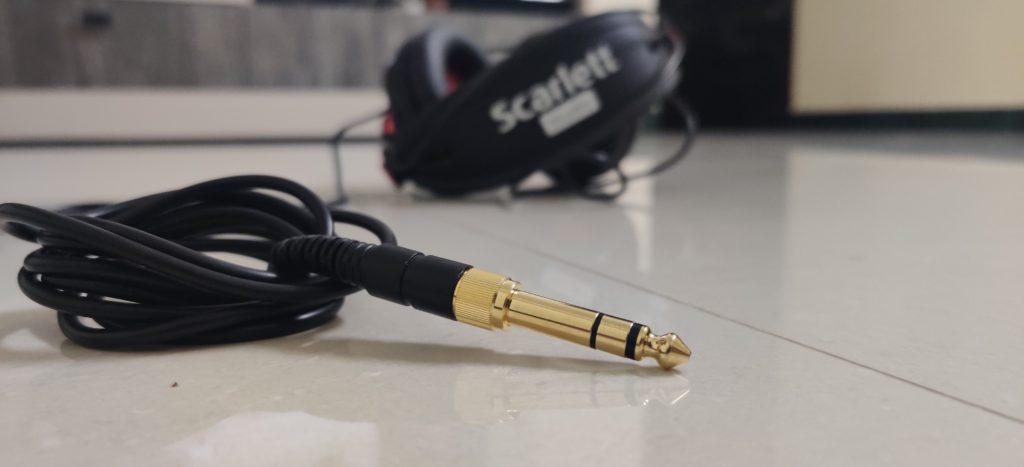 black and gold microphone jack