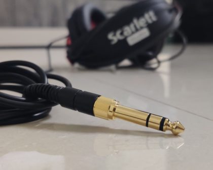 black and gold microphone jack
